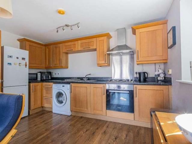 2 bed flat for sale