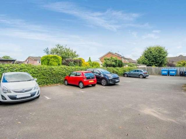 2 bed flat for sale