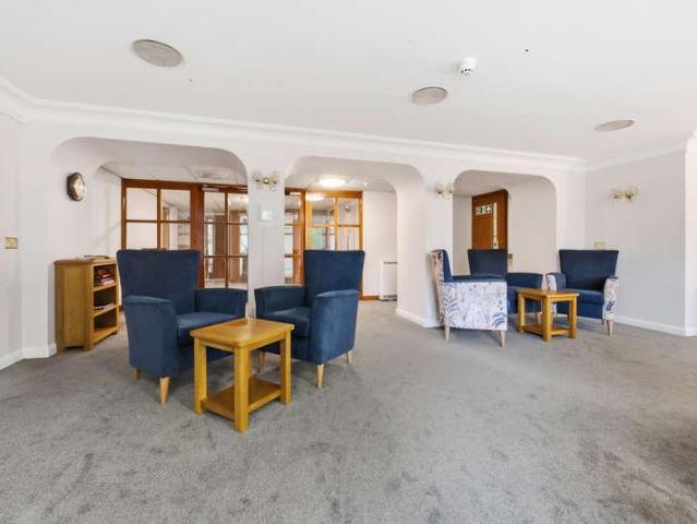 2 bed flat for sale