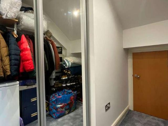 2 bed flat for sale