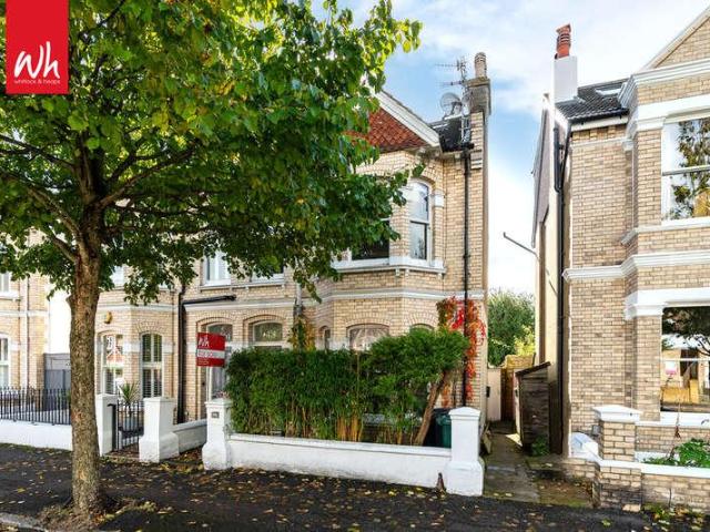 2 bed flat for sale