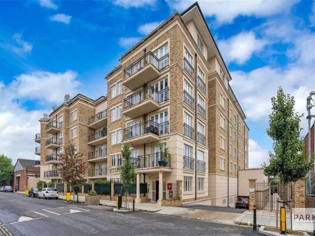 2 bed flat for sale
