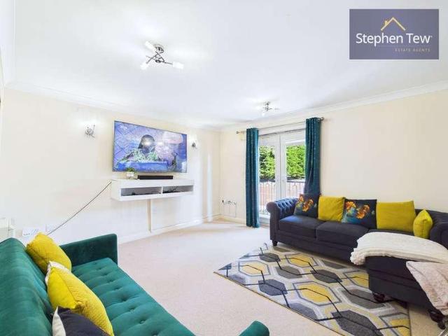 2 bed flat for sale