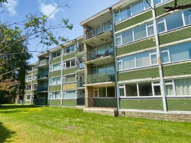 2 bed flat for sale
