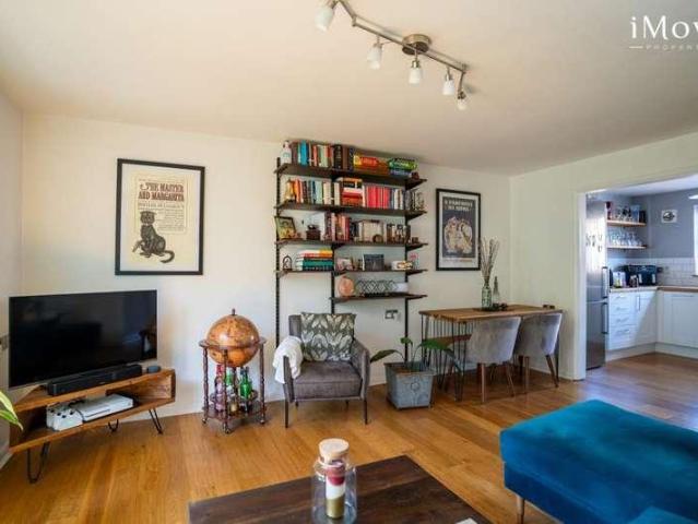 2 bed flat for sale