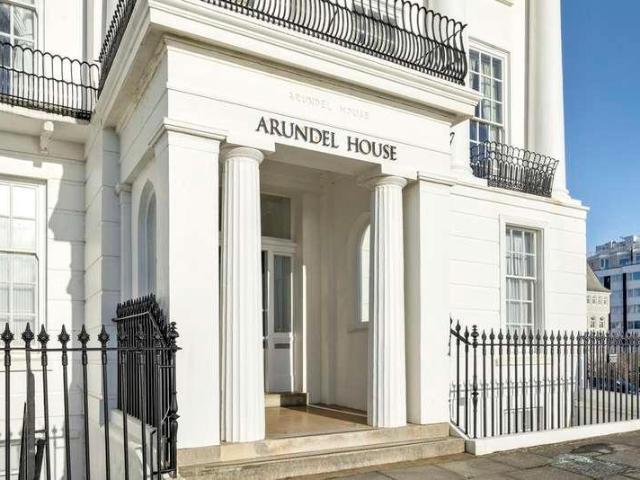 2 bed flat for sale