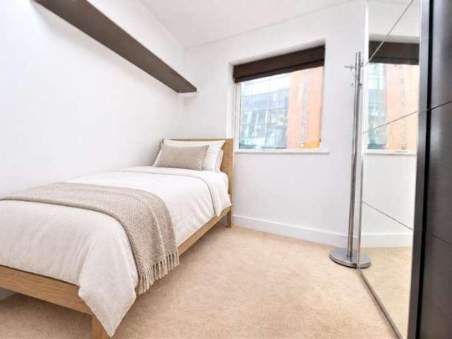 2 bed flat for sale
