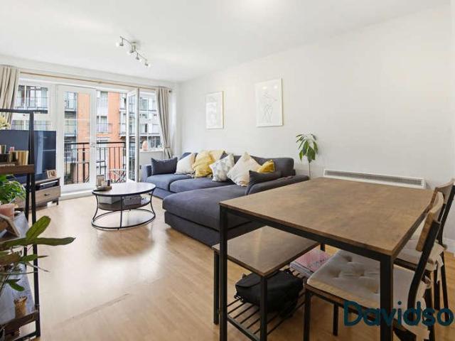 2 bed flat for sale