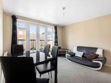 2 bed flat for sale
