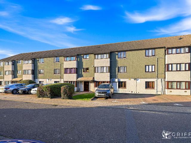 2 bed flat for sale
