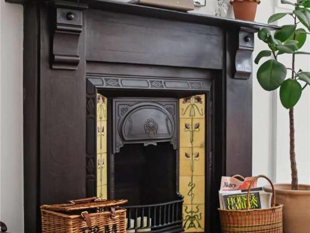 2 bed flat for sale