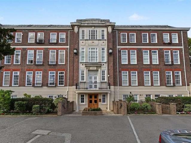 2 bed flat for sale