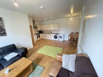2 bed flat for sale
