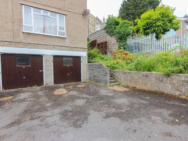 2 bed flat for sale