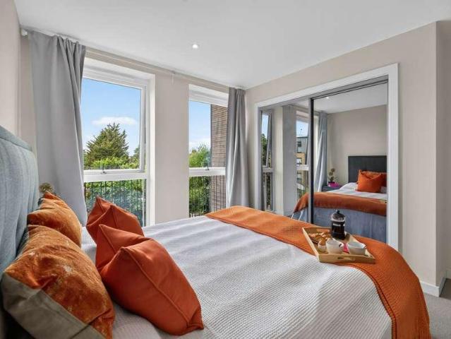 2 bed flat for sale