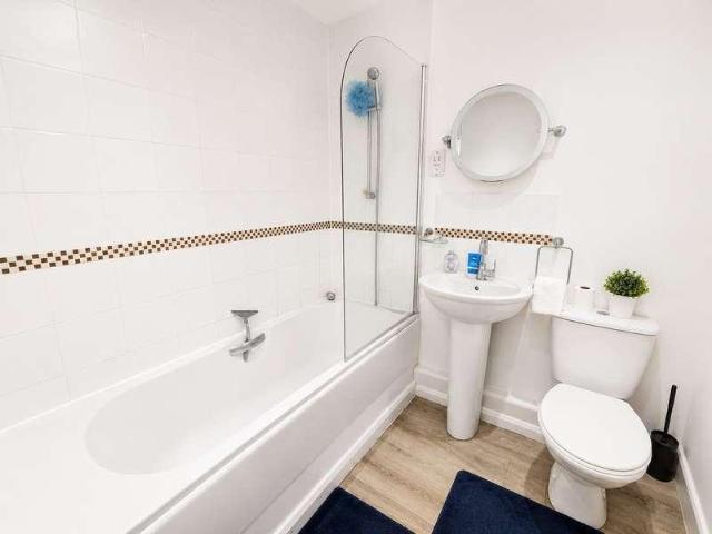 2 bed flat for sale