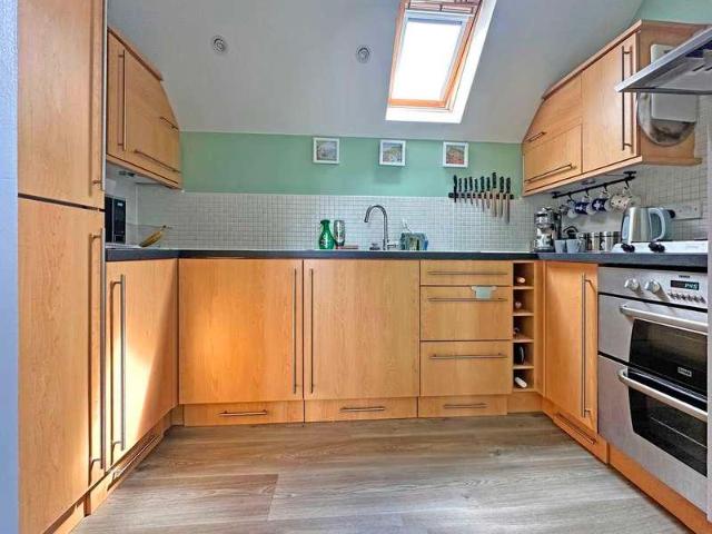 2 bed flat for sale