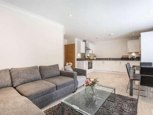 2 bed flat for sale