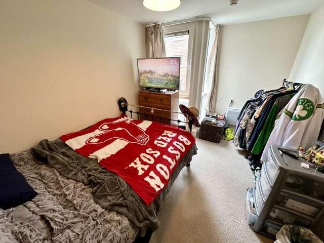 2 bed flat for sale