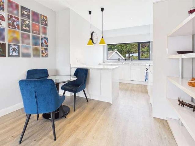2 bed flat for sale