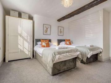 2 bed flat for sale