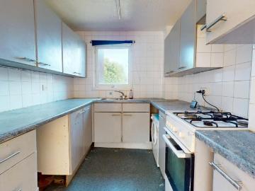 2 bed flat for sale