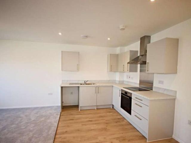 2 bed flat for sale