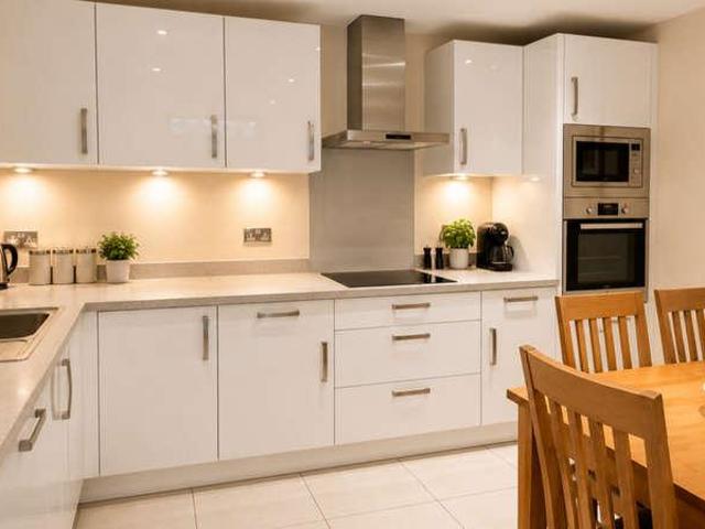 2 bed flat for sale