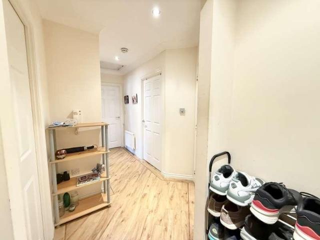 2 bed flat for sale