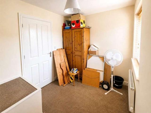 2 bed flat for sale