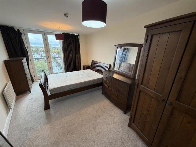 2 bed flat for sale