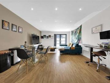 2 bed flat for sale
