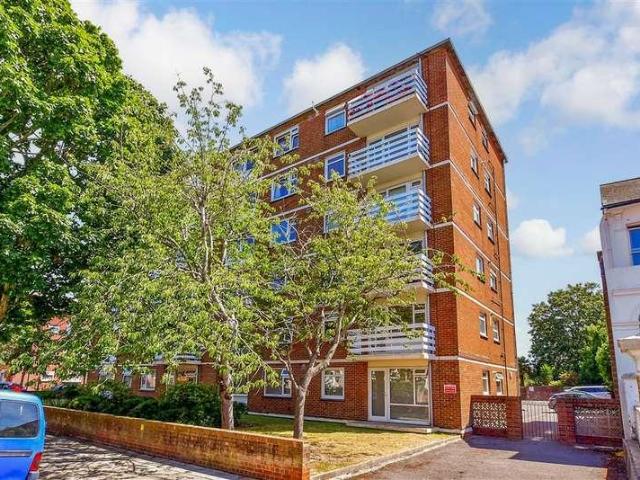 2 bed flat for sale