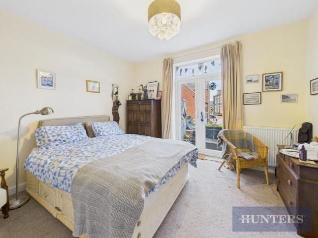 2 bed flat for sale