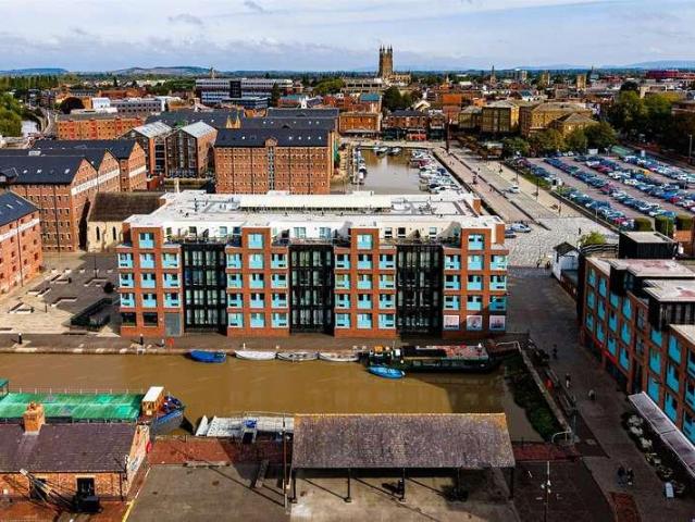 2 bed flat for sale