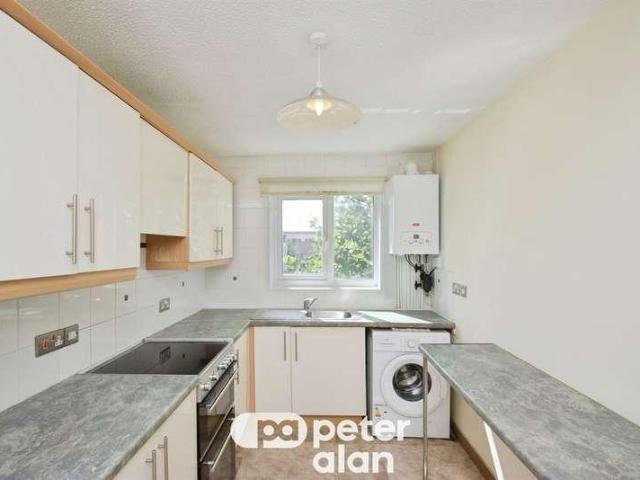 2 bed flat for sale