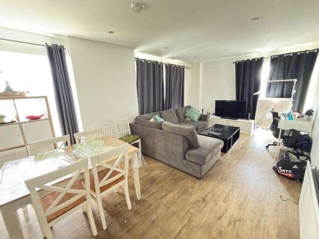 2 bed flat for sale