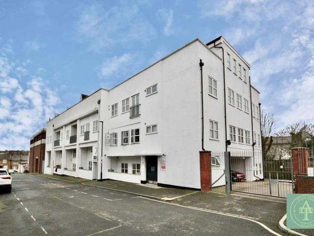 2 bed flat for sale