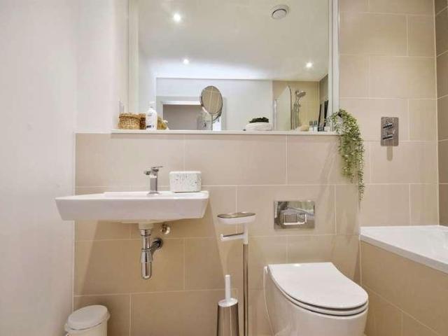 2 bed flat for sale