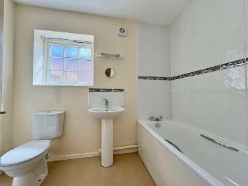 2 bed flat for sale