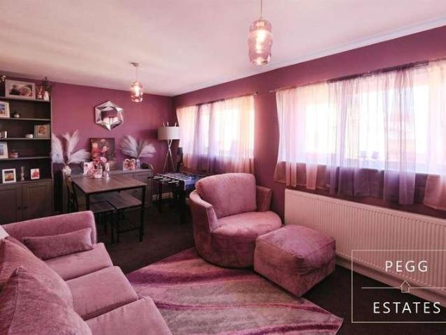 2 bed flat for sale