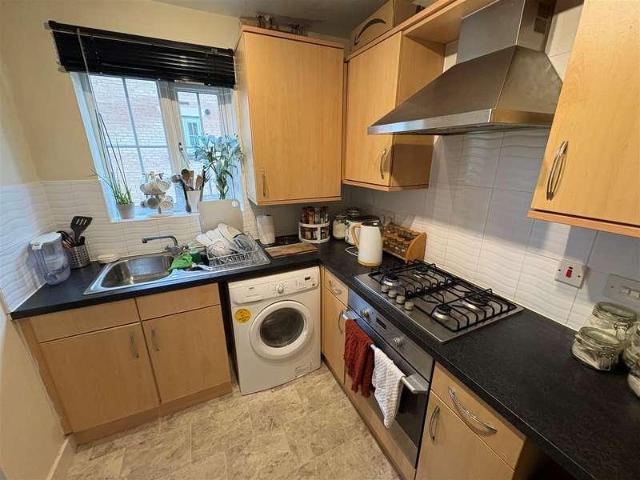 2 bed flat for sale