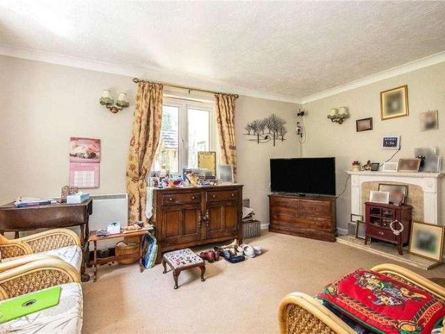 2 bed flat for sale