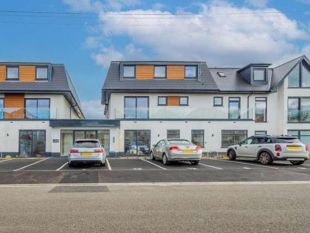 2 bed flat for sale