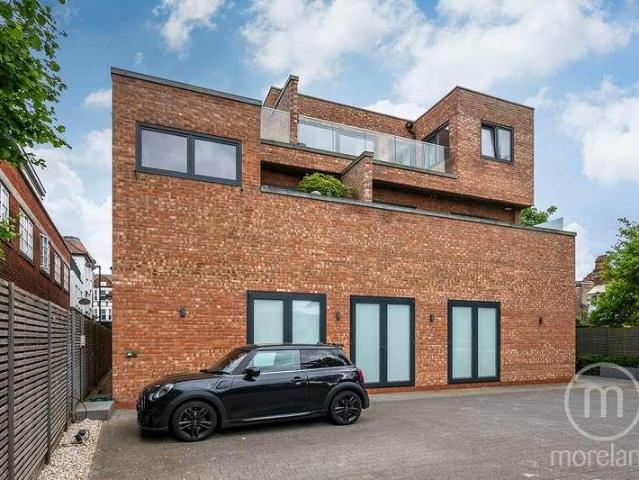 2 bed flat for sale