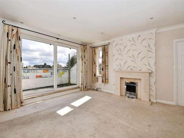 2 bed flat for sale