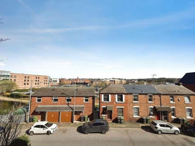 2 bed flat for sale
