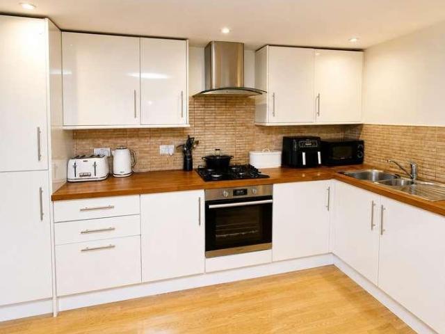 2 bed flat for sale