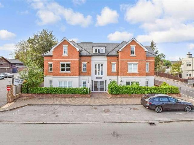 2 bed flat for sale