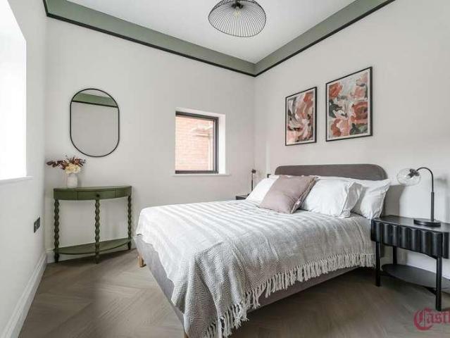 2 bed flat for sale